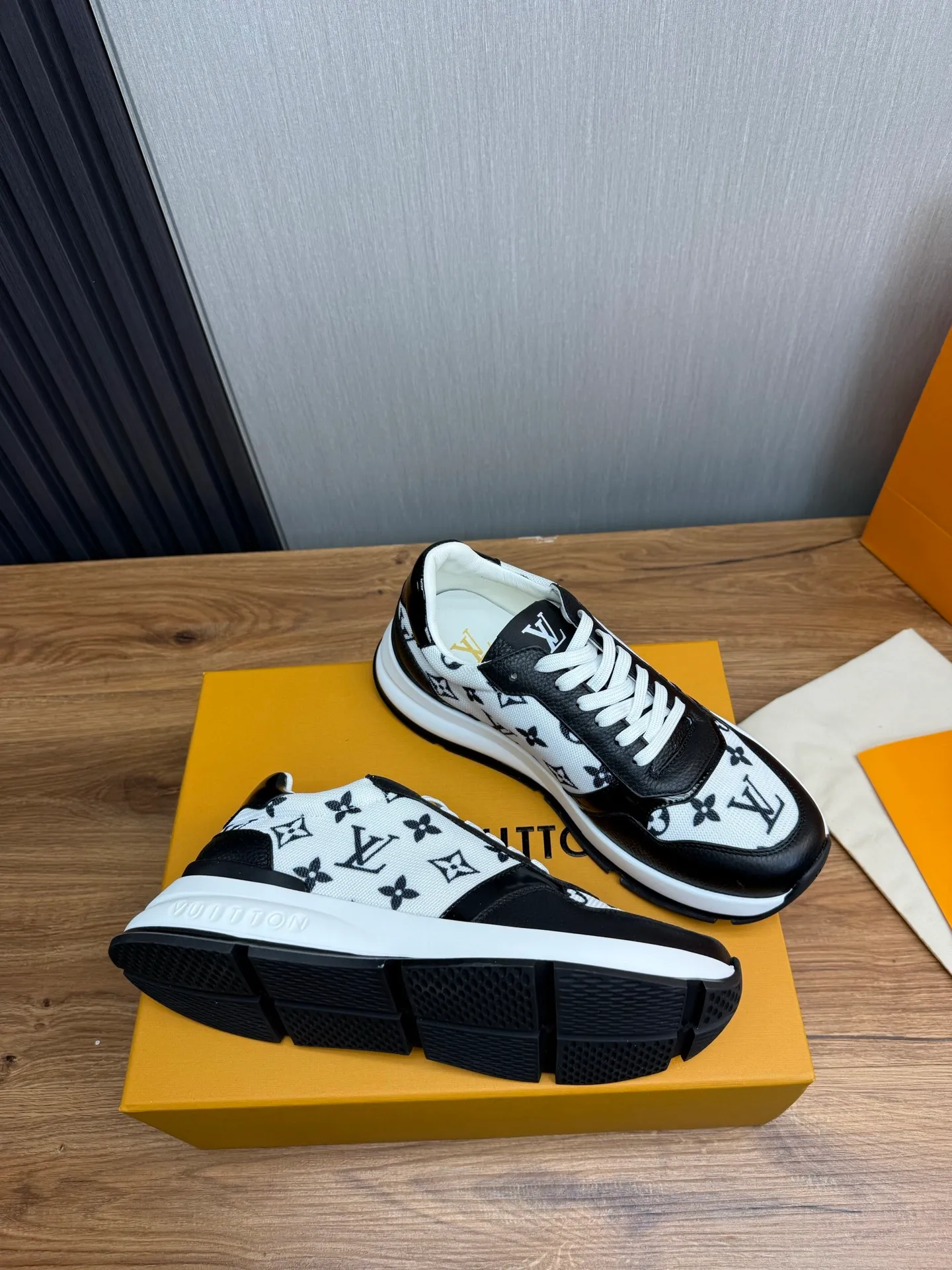 Men's shoes 💰800💰 LOUIS VUITTON [Luden Yiwei] Brand new trendy Lv is on the market 🎁, casual and fashionable men's shoes 👟Original 1:1 shipment✅ The upper is made of imported brand leather + cowhide lining, the original wear-resistant rubber outsole, the version is simple and elegant, exclusive for trendy men. 38-44 (customized at 38.45)